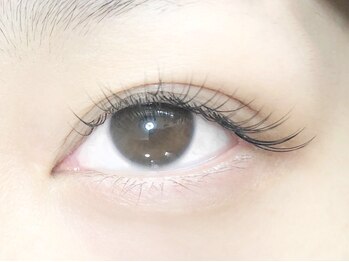 ラズル ダズル(RAZZLE DAZZLE)/ナチュラルで上品な目元に♪