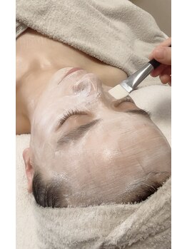 サロン ド アヤ(salon de Aya)の写真/≪次世代のエイジングケア≫話題の成分ヒト幹細胞培養液を導入。細胞を活性化させ肌自らの美の力をサポート