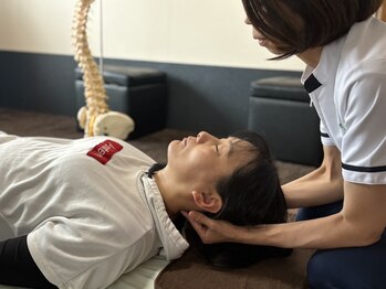 サノソウル 楽看(Sano Soul)の写真/【肩こりから頭痛が...】首のアーチをつくるプロ！今までにない体感ができる！ストレートネックの方必見！ 