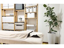 リラックス空間で施術を受けられます。