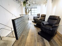 オムズアイ(om's eye.)の雰囲気（口コミで話題のリクライニングチェアで癒しの時間を。）