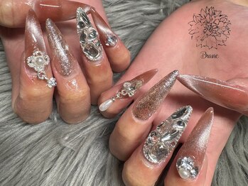 ブラン(Blanc)の写真/短い爪や形悩みも自然にカバー。長さだしで叶える垢抜け美爪ネイル♪