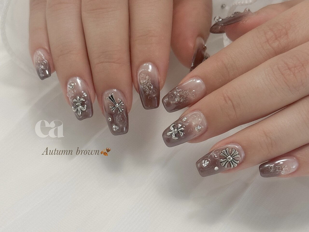 2026年冬トレンド】クロム ハンドのネイルデザイン集｜人気順｜4ページ