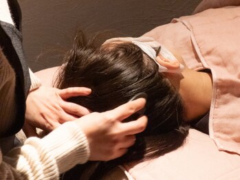 ネイキ(neiki)の写真/首肩こりを改善する安眠ヘッドスパ☆心地よい青い照明の中で、日常から離れてゆったりとした時間をお届け♪