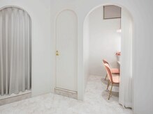 エクララ(eclala)の雰囲気（施術後はゆったりとお化粧直しをどうぞ！Rifaコテ完備♪）