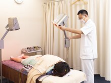 健康堂 綱島駅前店/施術部位の赤外線照射