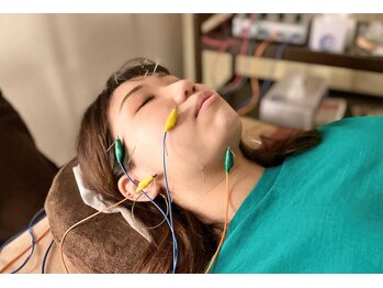 すまいる すとれーじ ともの写真/【人気No.1*通電美容鍼+肩マッサージ60分¥8,800】脱!疲れ顔!お肌の内側から輝く美肌へ★エイジングケアも◎