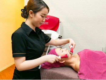 パーフェクトフェイスビューティー 梅田店(PERFECT FACE BEAUTY)の写真/フェイシャル専門店★小顔と美肌が同時に叶う♪結果重視の最新トレンド美容で,きゅっと引き締まった美肌へ!