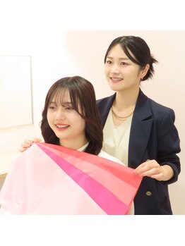 カラクル池袋/パーソナルカラー診断の様子