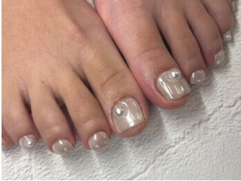 ミニュイ(nail minuit)の写真/【丁寧なフットケア付◎】夏のきらめくフットネイルで、足元まで気を抜かないオシャレ上級者に☆