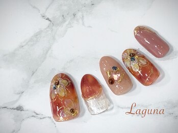 ラグウナ(Laguna)/べっ甲とフラワーネイル