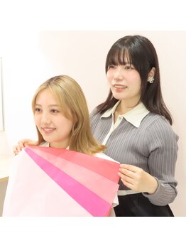 カラクル池袋/パーソナルカラー診断の様子