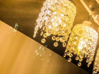 ヴィオラ(Viola)/きらきらのシャンデリア