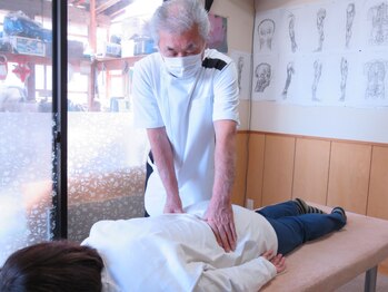 総合整体院じょんのびの写真/《腰痛・骨盤周りの重だるさに》プロの検査で不調の正体を特定！独自の歪み調整でスッキリ軽やかな毎日へ♪