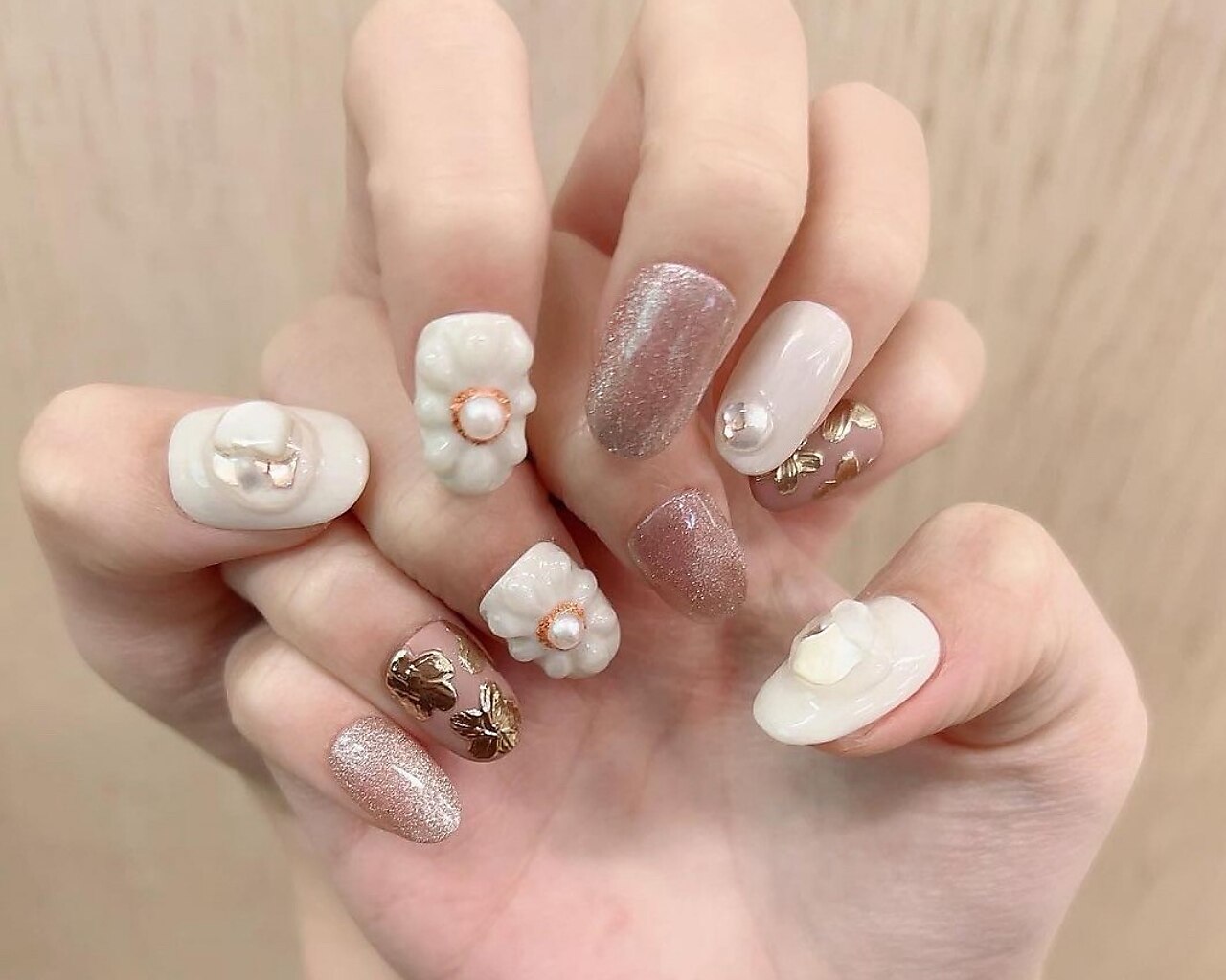 2025年-2026年冬トレンド】ホワイト フレンチのネイルデザイン集｜人気