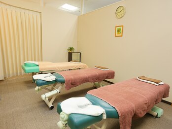 アールワン/落ち着いた店内