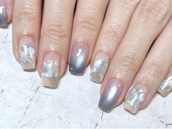 トレス ネイルサロン(3.tres.Nail Salon)の写真/【夜22時まで営業中☆オフ無料】何度も見たくなる、華やかな指先に☆口コミ評価の高いハイレベルサロン☆