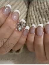 イノン ネイル(inon nail)/白フレンチにキラキラ