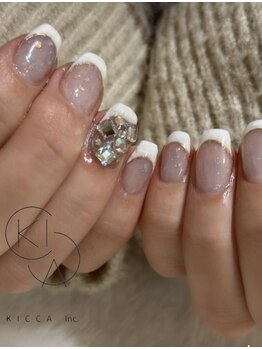 イノン ネイル(inon nail)/白フレンチにキラキラ
