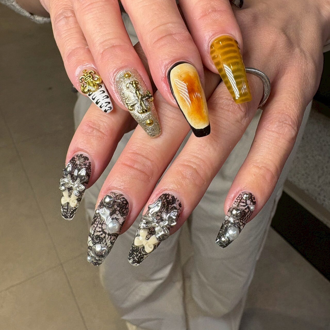 2026年冬トレンド】ホワイト ワンカラー ハンドのネイルデザイン集