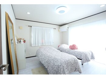 シミ・毛穴改善&美白フェイシャルサロン/女性限定サロンでゆっくりと♪