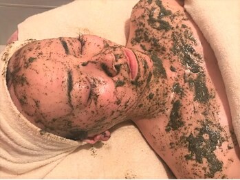 ビューティーサロン アンジェリークの写真/SNSで大人気のハーブピーリング★認定講師在籍で口コミ評価◎【REVI(ルヴィ)1g陶肌トリートメント¥5,500