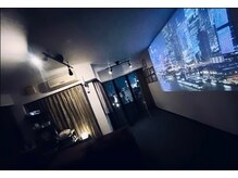 ヘッドサイエンス(HEADSCIENCE)の雰囲気（施術部屋は巨大プロジェクターで癒しを演出♪広々空間を独り占め）