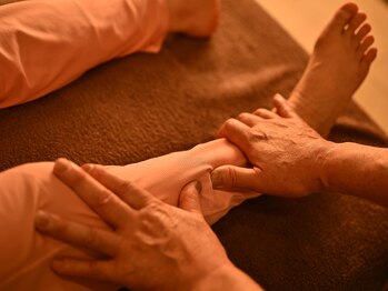 京都駅整体ラボ 菅原総合整体 ホテルグランヴィア京都店/脛の筋肉の痛み確認