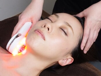 骨美人の写真/【光フォト×成長因子美容成分導入】根本から肌質改善★ニキビ/シミ/毛穴を改善しつるん水光肌♪