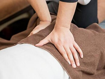 リラクゼーションサロン ラルジュ(large)の写真/【歴14年の圧倒的技術力】肩甲骨はがし×オーダーメイド整体で、溜まった疲れを改善◎《無料駐車場有》