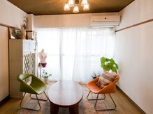 サロン トウィンコ(salon TOWINCO)の雰囲気（アンティーク家具を中心とした店内。）