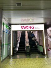 ビューステージ アイブロウサロン 仙台泉中央/エスカレーターを登ります