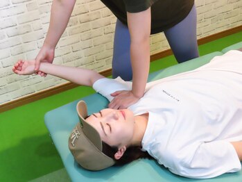 ワイズ パーソナル アンド ヘルス 目黒店(Y's Personal&Health)/胸の筋膜リリースの様子！