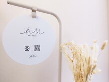 ミューム(μM)の雰囲気（お店の玄関先にあるこちらの看板が目印です☆）