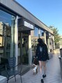 モモ 新宿店(MO_MO_) 休日は愛犬とお散歩しながら友達とカフェ巡りします!