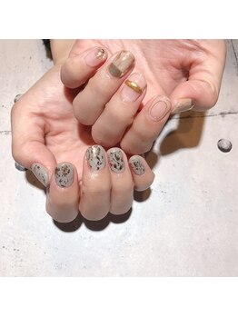 アティックネイルアトリエ(attic nail atelier)/アシメネイル★