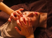 ソルア(Solua)/おでこまで丁寧にマッサージ