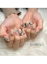 ダリア(Daria)/指先輝くワンホンネイル