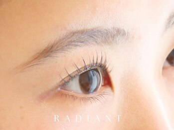 ラディアント(RADIANT)の写真/くつろぎやすさ◎骨格やなりたいイメージに合わせてお似合いのまつげや眉毛のデザインをご提案&デザイン★