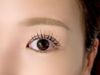 エムメゾン(M.maison)の写真/【20代～70代まで幅広い大人女性が御来店のサロン◎】骨格に合わせた似合わせが得意！理想のお目元へ★