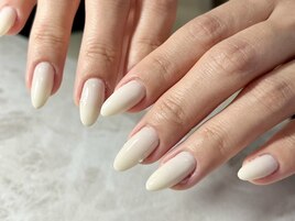 ワンカラーにアクセントパーツ