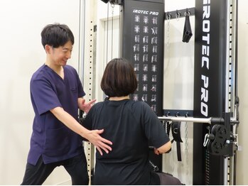 アム鍼灸ラボ 有楽町の写真/マシントレーニングで筋肉を大きくしながら柔軟性も目指せる！？手ぶらでご来店ＯＫなので仕事帰りにも◎
