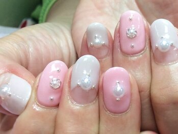 ネイルネイル 南森町店(nailnail)/大きめパールを両手に♪