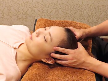 松尾美容鍼灸×整体 香椎/立体造顔美容鍼前マッサージです