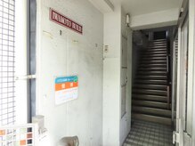 チャームス(Charms)の雰囲気（看板がだせず分かりずらいのですが、こちらが入り口です☆）