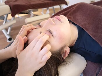 整体アンドリラクゼーションサロン ライン ルララ こうほく店(Line LuRaRa)の写真/眼精疲労にヘッドマッサージ！スマホや紫外線、乾燥による脳疲労も心地よい強さで癒します♪