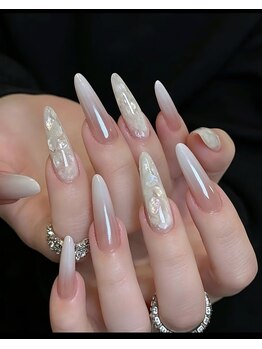 ハニービューティーサロン(honey beauty salon)の写真/1,200色以上のカラージェルと、2,000種類以上のネイルパーツを取り揃え、あらゆるニーズにお応えします。
