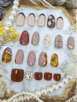 ネイルパレット 栄店(Nail Palette)の写真/《オフィスネイルにもおすすめ♪》センス抜群のサンプル多数!肌に馴染む似合わせカラー&デザインをご提案。
