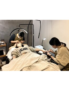 ネイル・アイメニューの同時施術が可能