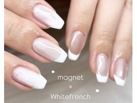 マグネット×白フレンチ